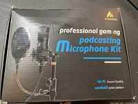 Front side of the box showing the product name 'professional gaming podcasting Microphone Kit' by Maono with an image of the mic kit and features: Hi-Fi sound quality and cardioid polar pattern.
