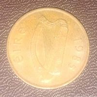 Obverse of the Irish 2p coin showing the harp symbol with EIRE and 1985 date