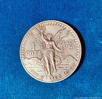 Obverse of the 1990 Mexico silver Libertad coin showing Winged Victory, inscriptions include '1 onza', 'PLATA PURA', '1990 MEXICO', 'Ley .999'.