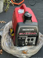 Front view showing Honda logo, model label EU2200i and control panel with outlets