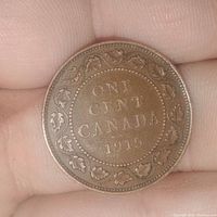 Reverse of 1915 Canadian large cent showing denomination, year, and maple leaf wreath