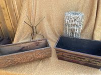 Lot showing two rectangular planters, wire garden edging, and metal pot stand