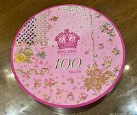 Closed round pink 100 Years box top view