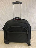 Photo showing the full Samsonite business valise on wheels with extended telescopic handle, placed on a light surface.