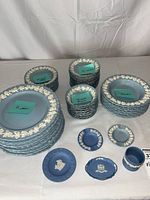 Overview of all dishes and decorative pieces