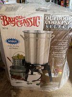 Box of Bayou Classic Outdoor Cooking Select set showing 10 quart aluminum fry pot, fry basket, burner, and propane tank.
