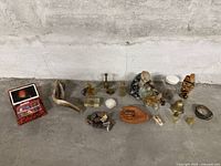 Overview of all 18 decorative and mineral items arranged on concrete floor