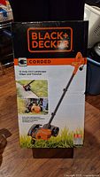Front view of Black & Decker LE750 lawn edger and trencher box showing product image and branding.