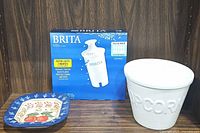 Square ceramic dinner plate with peach fruit and leaf design in center, colorful illustration on white background.