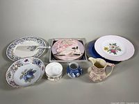 Full lot overview showing all chinaware pieces and placemats