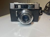 Front view of Voigtländer Vito CLR showing lens and viewfinder