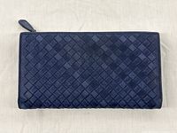 Front view showing woven leather pattern