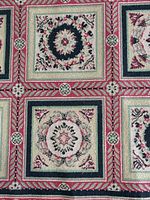 Close-up of central wreath motif and surrounding border pattern