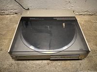 Full view of Technics SL-Q5 turntable with dust cover closed, showing model and controls on the front.