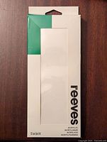 Front side of the packaging showing brand name 'reeves' and indication of 12 pieces.