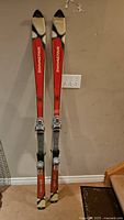 Pair of Dynastar alpine skis, displaying tops, 175 cm long with mounted Look bindings in white and gray.