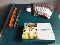 Full overview of the lot including shoehorns, foot measuring device, instruction booklet, Wellness socks, and multiple cushioned insoles packages.