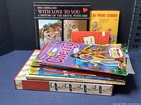 Overview of all items in the lot arranged on table