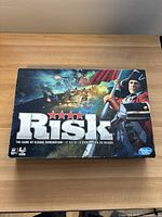 Closed Risk game box showing cover artwork with soldiers and Risk logo