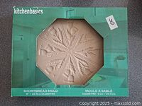 Boxed Kitchen Basics ceramic shortbread mold, green box showing 8 inch diameter and product name in English and French.