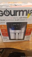 Box of Gourmia 6.7L/7QT digital air fryer showing brand, model, capacity and features.