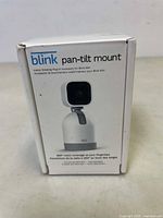 Front box view showing Blink Pan-Tilt Mount with product image and main features
