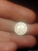 Reverse side of silver Newfoundland 10 cents coin showing denomination and wreath border