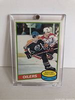 Front of Wayne Gretzky #250 hockey card in acrylic case
