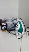 Black & Decker Light 'N' Easy LE2000 steam iron alongside the original product box, showing front and side views of the iron and packaging.