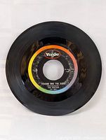 Full image of the black 7-inch vinyl record with the Vee Jay label showing the center hole and rainbow colors around the label.