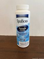 Front view showing SpaBoss branding, product name, 700 g weight