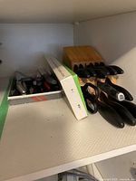 Wooden knife block with knives, two pairs of scissors and box packaging for knives.