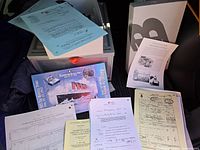 Overview of the educational kit contents including documents, letters, and the box kit.