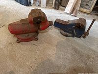 Overview of both tabletop bench vises side by side