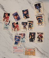 Close-up hockey cards featuring Wayne Gretzky, Joe Nieuwendyk, Mark Messier, Mario Lemieux, Patrick Roy and others, plus backs with player stats and card information
