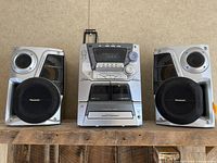 Panasonic SA-AK44 stereo system with 5 CD changer and two speakers positioned side by side.