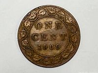 Reverse side of 1909 Canadian Large One Cent showing denomination, year and maple leaf wreath.