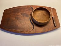 Top view of cheeseboard with bowl in recess and knife in slot