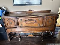 Front view of the complete hutch