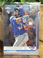 Front of Vladimir Guerrero Jr Topps Chrome Rookie card #201 showing player in Toronto Blue Jays uniform in batting stance.