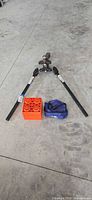 Full lot showing hitch assembly, two bars, orange blocks, blue bag