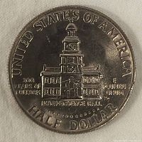 Reverse side of the coin showing Independence Hall and inscriptions.