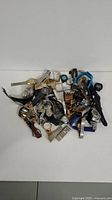 Pile of more than 30 assorted loose wrist watches in mixed condition and styles