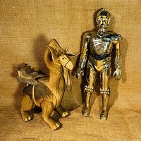 Both C3PO and Ronto figures side by side showing scale and overall condition