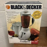 Front image of the Black & Decker ProBlend BL500 blender box showing the blender with ice and fruit, model information, and features.