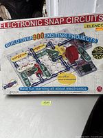 Box for Electronic Snap Circuits by Elenco showing main product features and project count