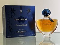 Box front with Shalimar Ode à la Vanille branding and bottle beside it