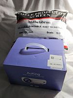 Projector box with Mdbebbron projector screen packaging behind