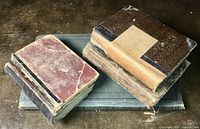 Overview of four handwritten recipe books with leather and cloth bindings