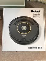 Front view of the box showing Roomba 652 model vacuum cleaner image and branding.